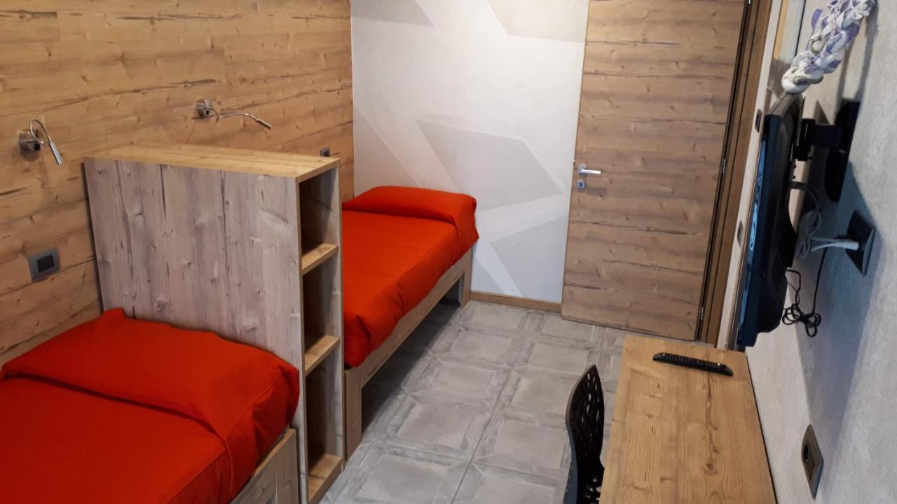 Corte Rossa Rooms&Apartments Tirano Esterno foto