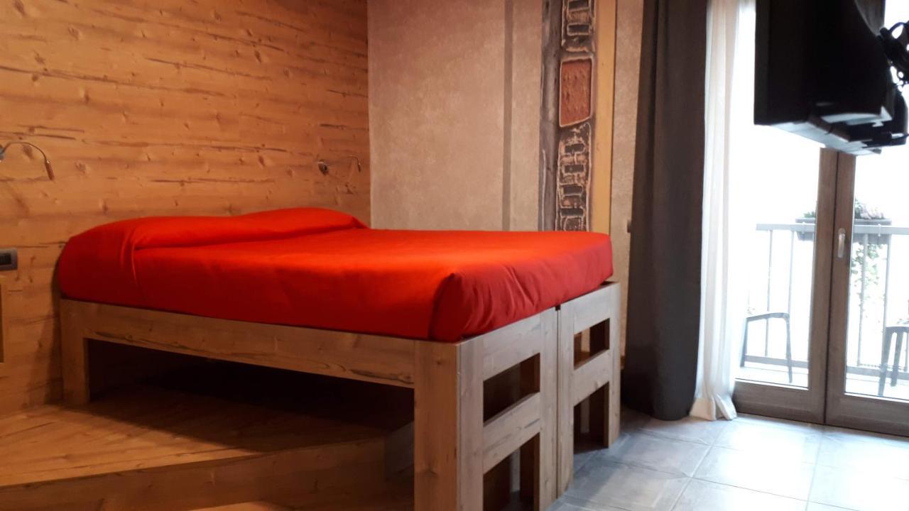 Corte Rossa Rooms&Apartments Tirano Esterno foto