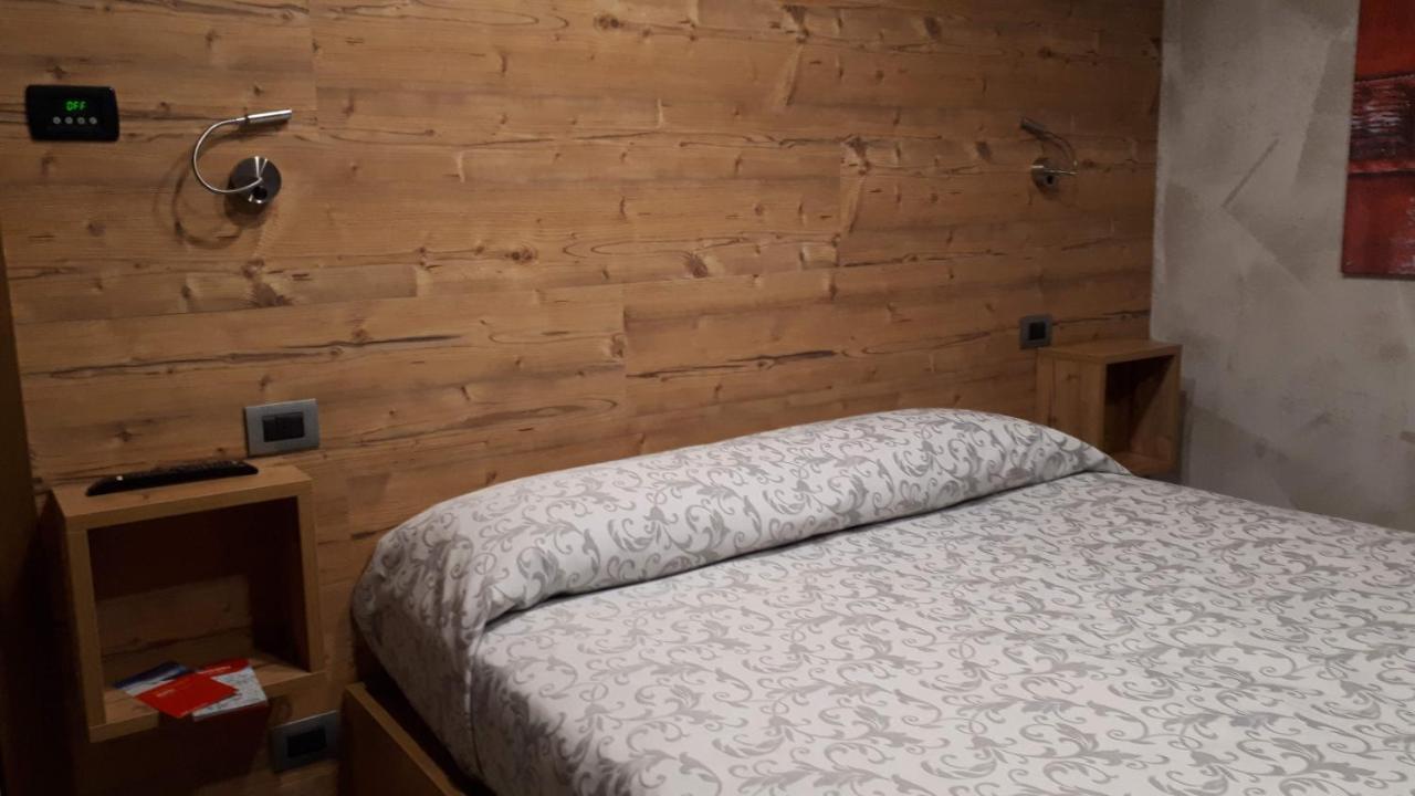 Corte Rossa Rooms&Apartments Tirano Esterno foto