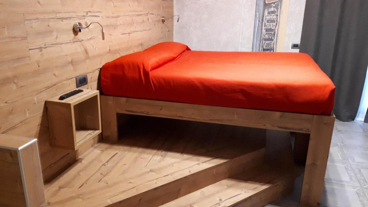 Corte Rossa Rooms&Apartments Tirano Esterno foto