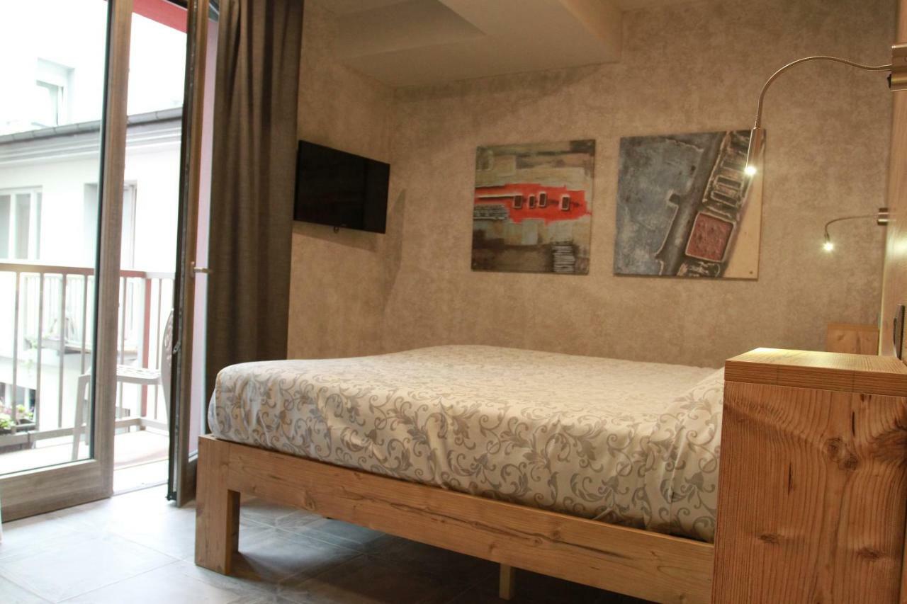 Corte Rossa Rooms&Apartments Tirano Esterno foto